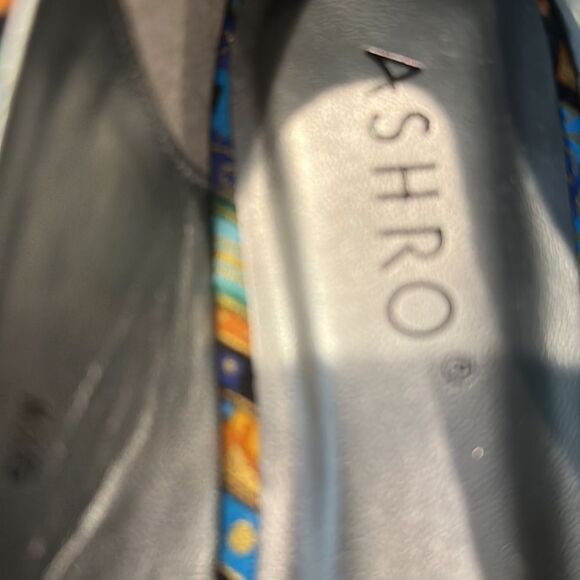 NEW ASHRO CORINNA PRINT FLATS - Picture 4 of 4